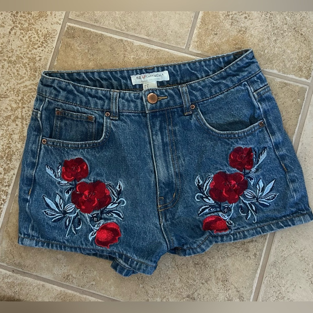 H&M Coachella Blue Jean Shorts with Red Floral Embroidery, EUC, size 8